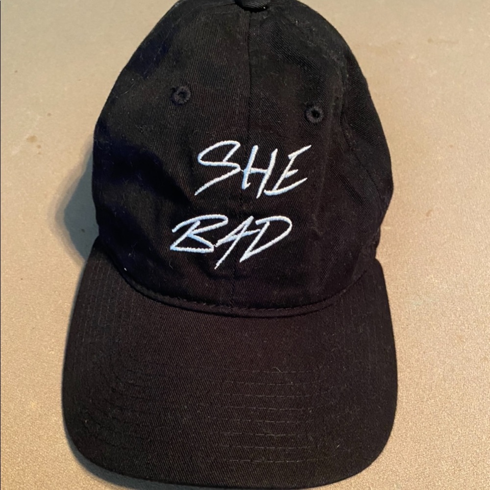 Black hat she bad